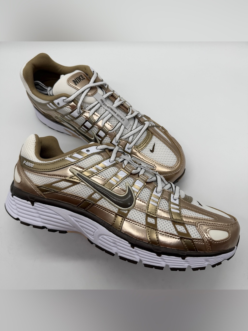 Size 11.5 Womens Nike P-6000 Metallic Shoes. NEW, No Lid Box. IO3496-104